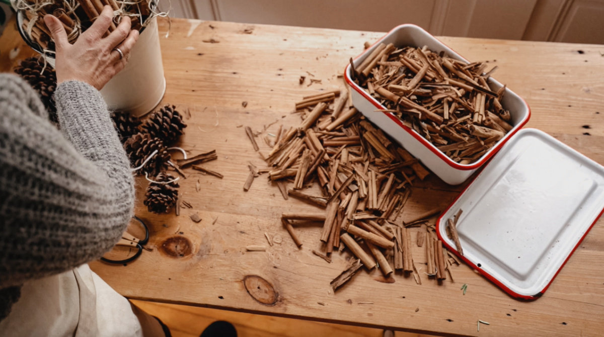 DIY Aromatic Fire Starter Basket